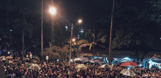 jugadores suden la camiseta el reclamo de la hinchada verdolaga
