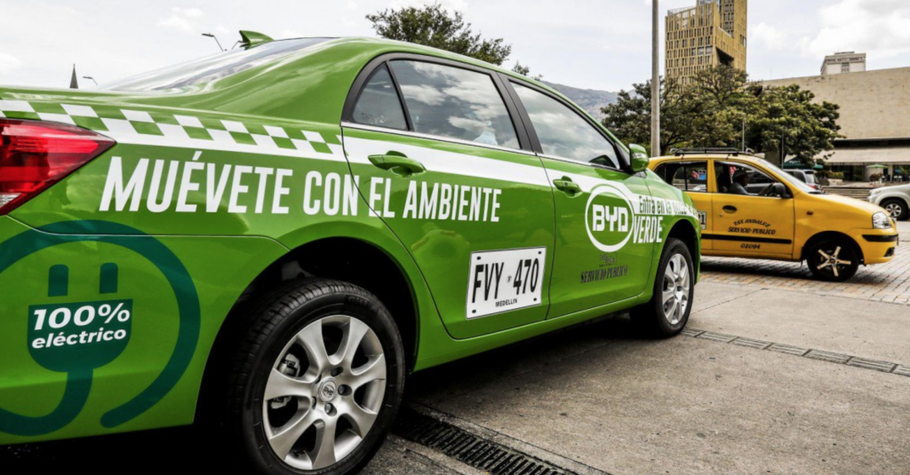 asi empezara medellin a transformar sus taxis a electricos