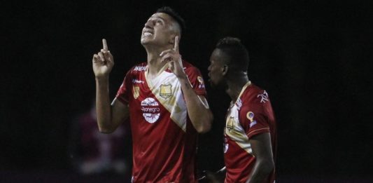 aguilas rionegro hizo la tarea en casa por Sudamericana