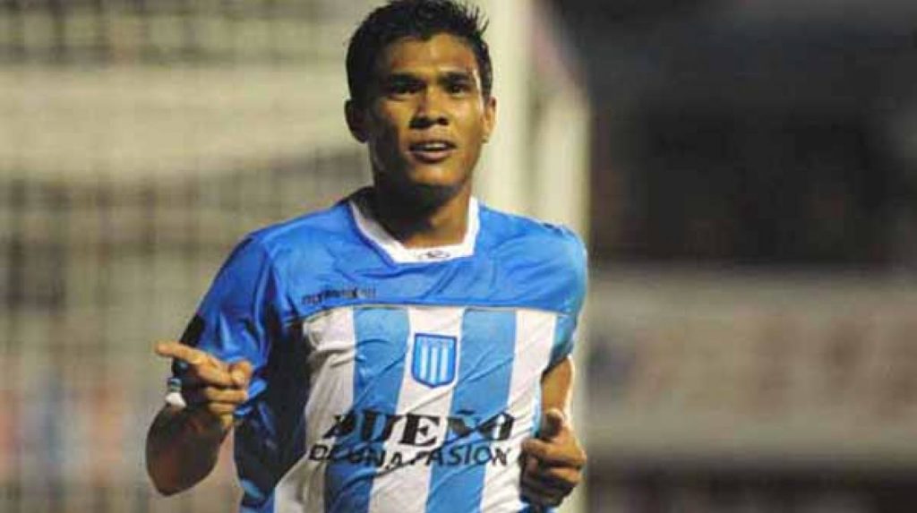 El ‘Coco’ Basile contó detalles cuando Teo Gutiérrez sacó un arma en el vestuario