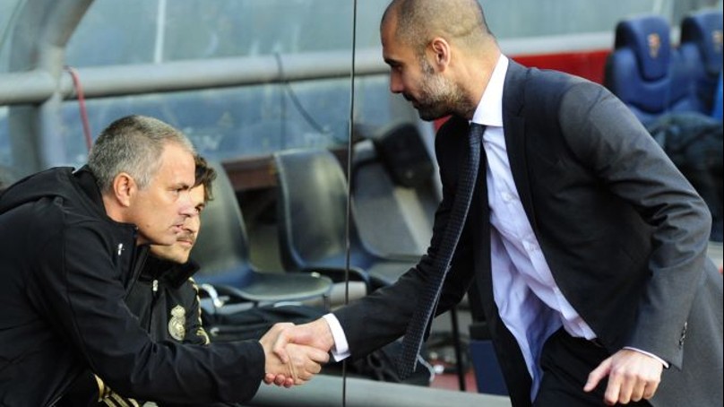 Mourinho mira desde abajo a Guardiola