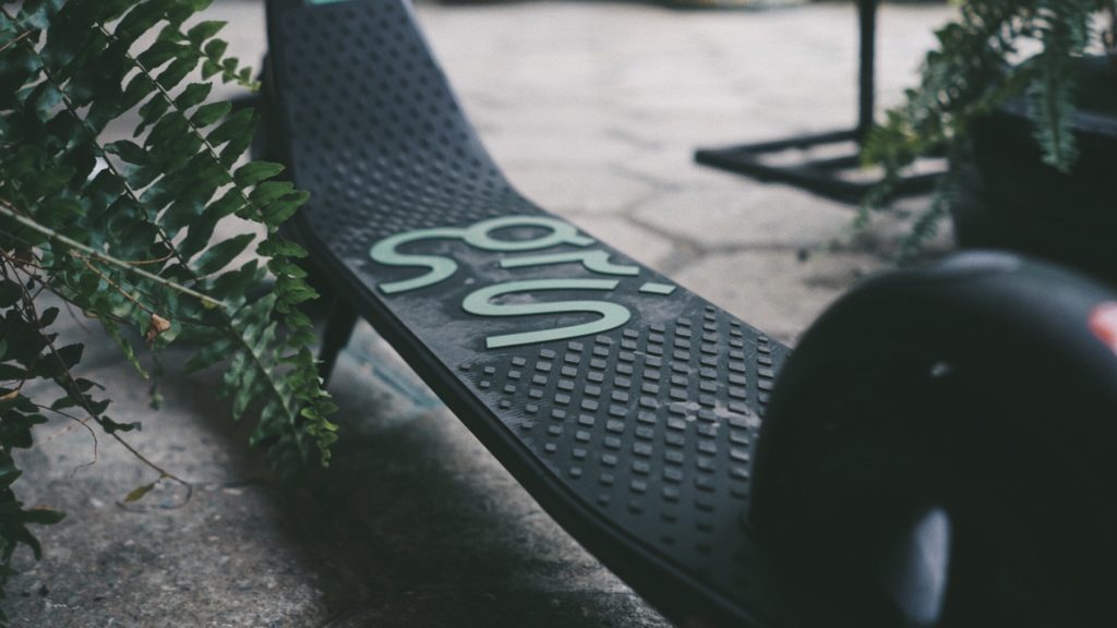 Las patinetas electricas de Grin ya ruedan por Medellin