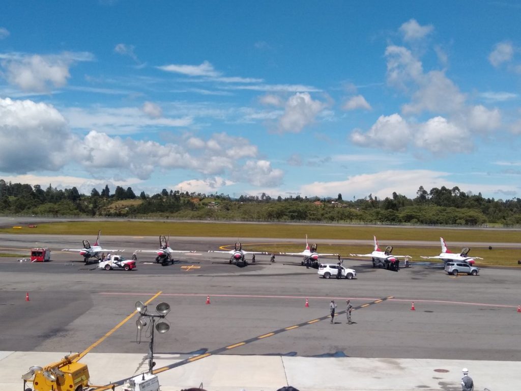 Usuarios reportan mala logística en la Feria Aeronáutica