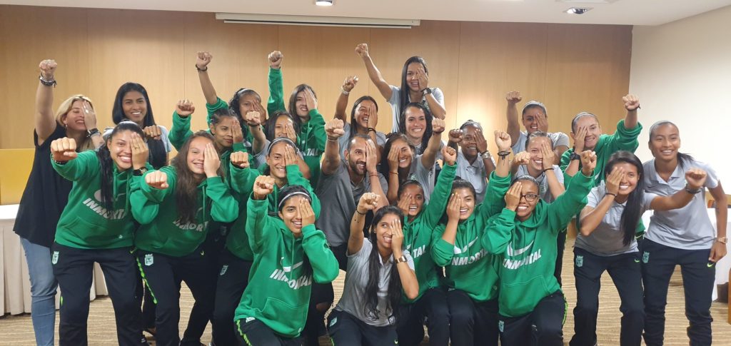 El regalo que Hernán Barcos le hizo al equipo femenino