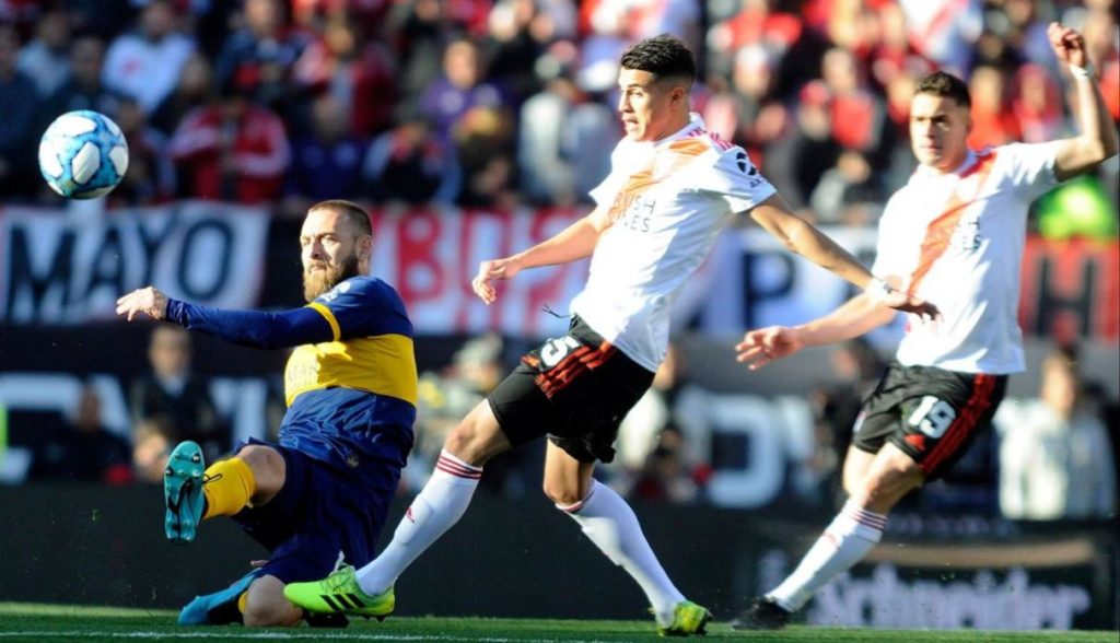 Solo un colombiano sería titular en el súper clásico argentino