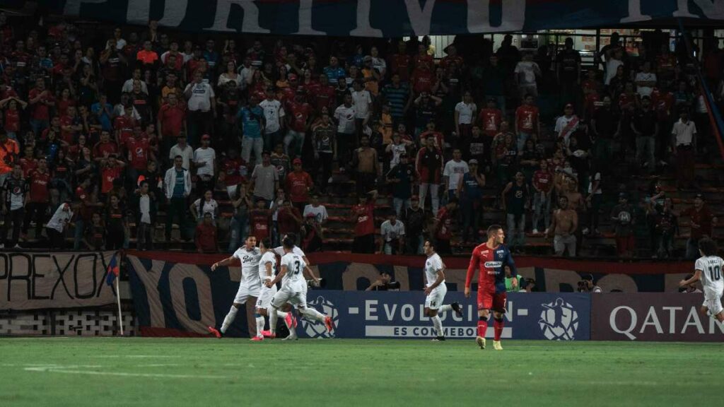 Daniel Bocanegra: «No les pongo cuidado»