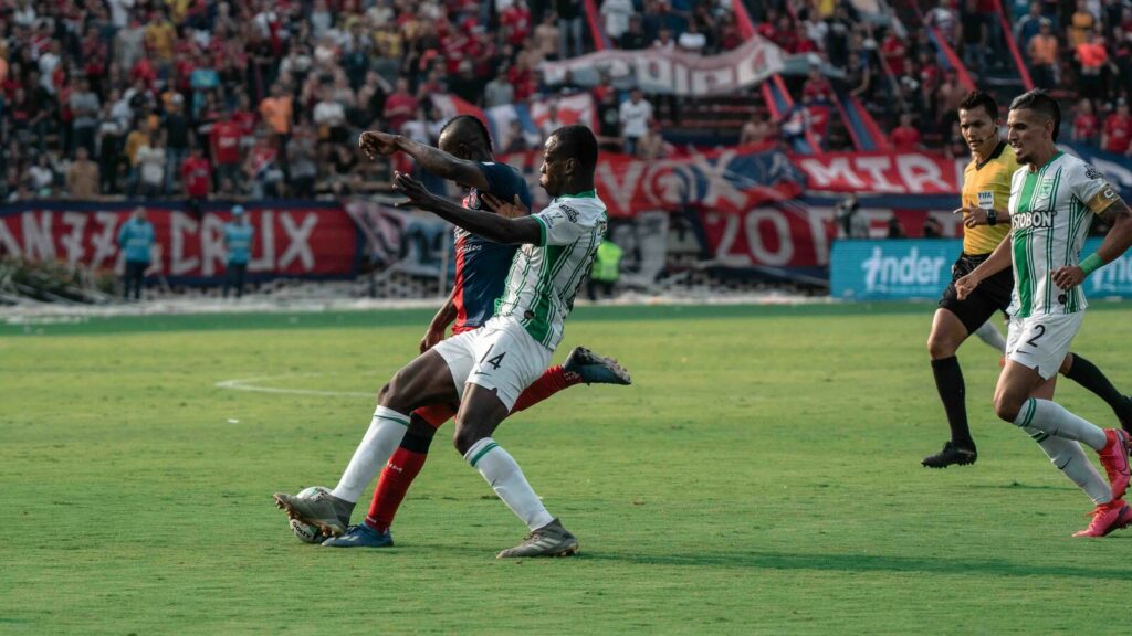A Baldomero Perlaza le preguntaron si extraña a la hinchada de Nacional
