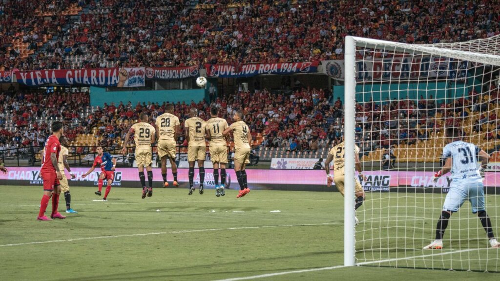«Que los grandes no tengan su hinchada es un plus para nosotros» Jeisson Quiñones