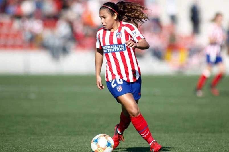 «Jugaba a pie descalzo porque no tenía zapatos para jugar»: Leicy Santos