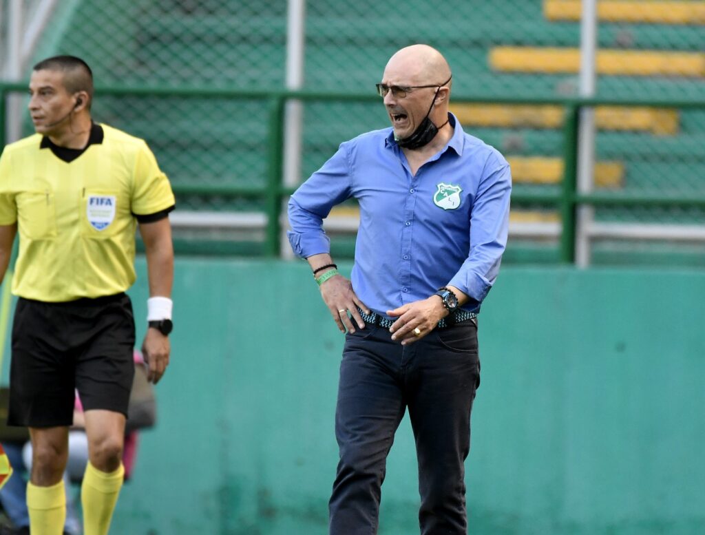 Alfredo Arias no se dejó intimidar de algunos hinchas del Deportivo Cali