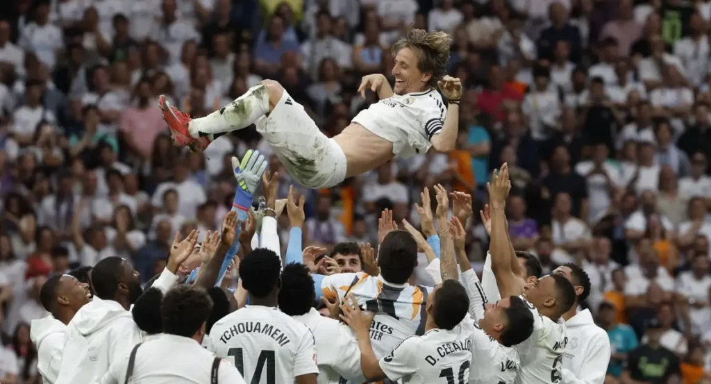 Luka Modrić le dice adiós al Madrid y recibe homenaje en el Bernabéu