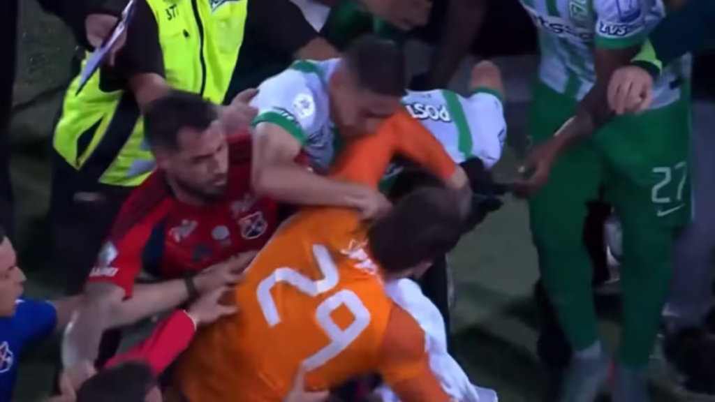 Las sanciones que recibirían Nacional y Medellín tras pelea en el clásico