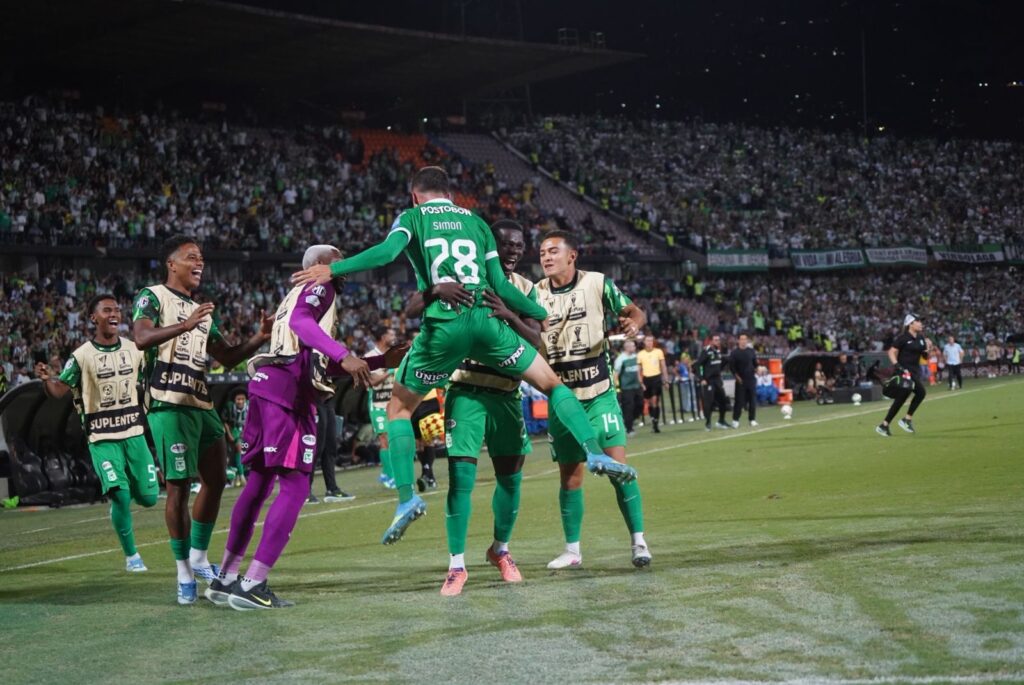 Atlético Nacional aplastó a Inter de Bogotá y se metió con autoridad en semifinales