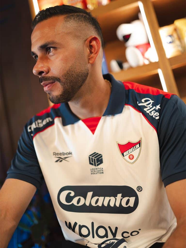 DIM estrena nueva imagen: hinchas respaldan el escudo y el club presenta su nuevo bus
